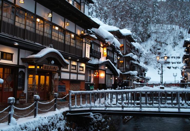 虎遊戲雪趣東北５天～米澤牛、雪樂園、藏王樹冰纜車、銀山溫泉散策、草莓吃到飽(新潟/仙台)